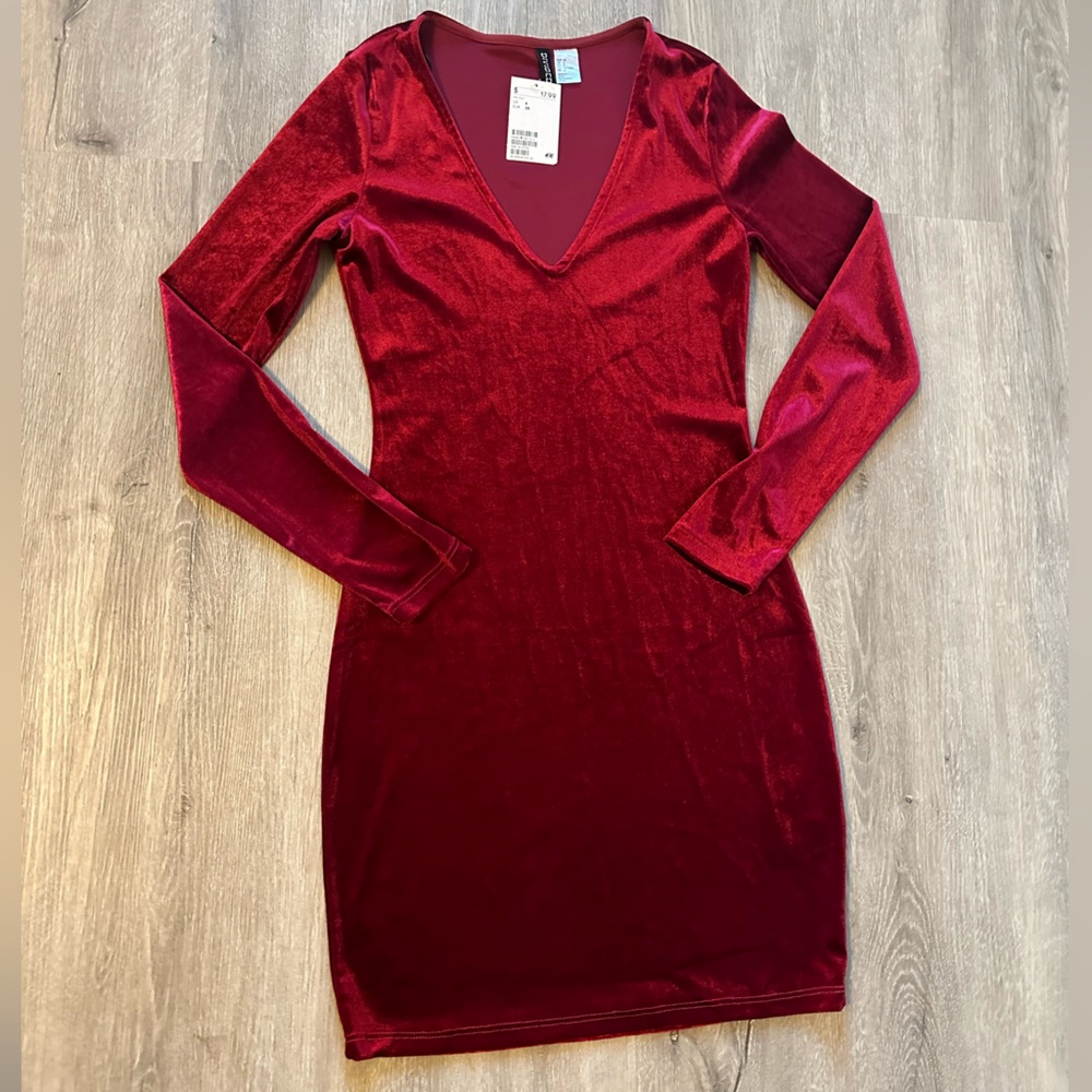 Brand new H&M red holiday vneck velvet dress size 6